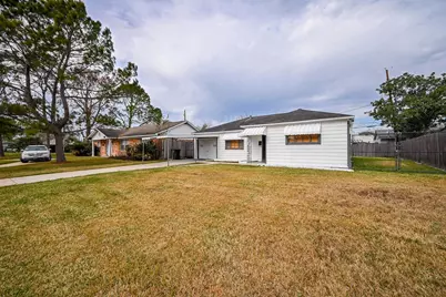 4905 Paradise Lane, Houston, TX 77048 - Photo 2