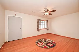 4905 Paradise Ln, Houston, TX 77048 - Photo 4