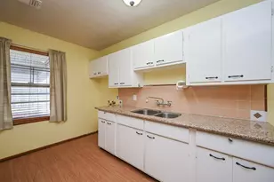 4905 Paradise Ln, Houston, TX 77048 - Photo 8