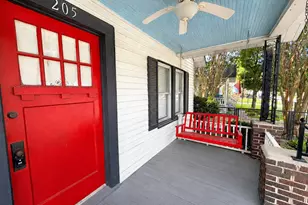 205 E 24th St, Houston, TX 77008 - Photo 2