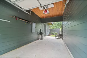 1904 Lizards Ln, Houston, TX 77043 - Photo 22