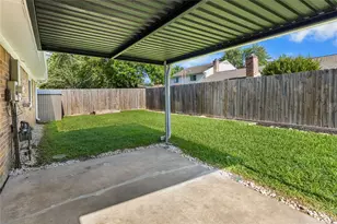 15803 Echo Hill Dr, Houston, TX 77059 - Photo 36