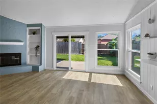 15803 Echo Hill Dr, Houston, TX 77059 - Photo 32