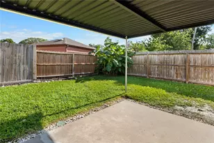 15803 Echo Hill Dr, Houston, TX 77059 - Photo 38
