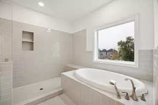 1630 W 24th St, Houston, TX 77008 - Photo 8