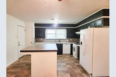 1307 Dwinnell Street, Baytown, TX 77520 - Photo 4