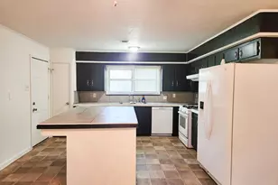 1307 Dwinnell St, Baytown, TX 77520 - Photo 4