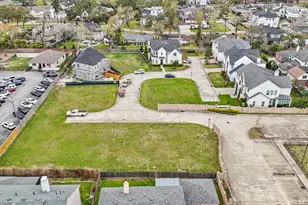 7907 S Villa Cir, Hilshire, TX 77055 - Photo 2