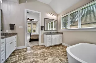 305 Mallory Ct, Montgomery, TX 77316 - Photo 18