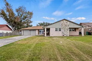 214 Yaupon Dr, Baytown, TX 77520 - Photo 2