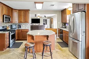 214 Yaupon Dr, Baytown, TX 77520 - Photo 6