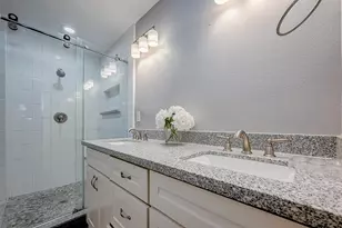 5806 Cartagena St, Houston, TX 77035 - Photo 20