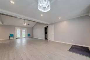 5806 Cartagena St, Houston, TX 77035 - Photo 8