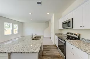 10207 Purple Daphne Ln, Houston, TX 77016 - Photo 4