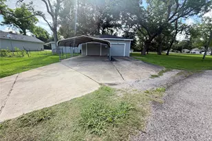 819 W Kyle Rd, Clute, TX 77531 - Photo 24