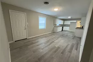 819 W Kyle Rd, Clute, TX 77531 - Photo 8