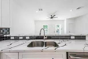 5317 Chennault Rd, Houston, TX 77033 - Photo 4