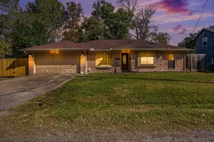 1027 Sycamore St, La Marque, TX 77568 - Photo 14