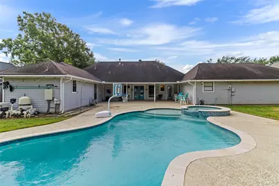 55 Silver Lace Court, Lake Jackson, TX 77566 - Photo 2