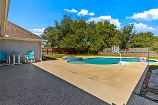 55 Silver Lace Ct, Lake Jackson, TX 77566 - Photo 2