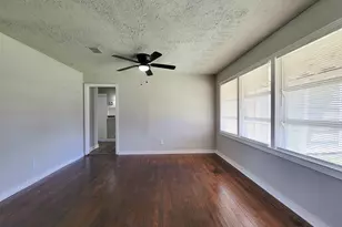 5815 Southseas St, Houston, TX 77033 - Photo 8