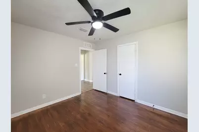 5815 Southseas Street, Houston, TX 77033 - Photo 28