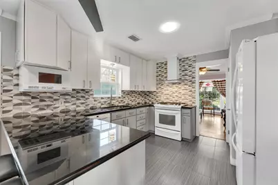 10155 Hazelhurst Drive, Houston, TX 77043 - Photo 10