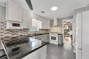 10155 Hazelhurst Dr, Houston, TX 77043 - Photo 10