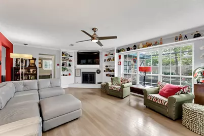 10155 Hazelhurst Drive, Houston, TX 77043 - Photo 8