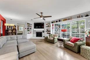 10155 Hazelhurst Dr, Houston, TX 77043 - Photo 8