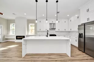 127 E 38th St, Houston, TX 77018 - Photo 12