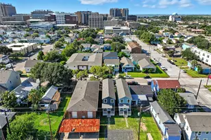711 Ball St, Galveston, TX 77550 - Photo 4