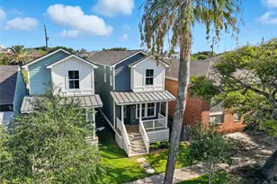 711 Ball St, Galveston, TX 77550 - Photo 2