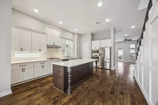 5631 Kiam St, Houston, TX 77007 - Photo 4