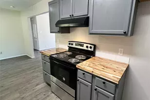 918 N Pine Ave, Livingston, TX 77351 - Photo 6