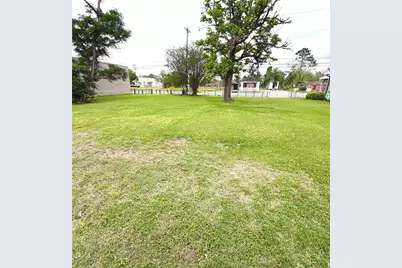 221 E Brazos Avenue, West Columbia, TX 77486 - Photo 6