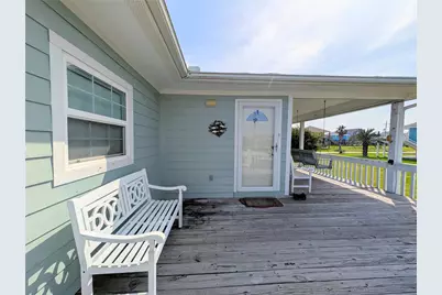 942 Surfview, Crystal Beach, TX 77650 - Photo 10