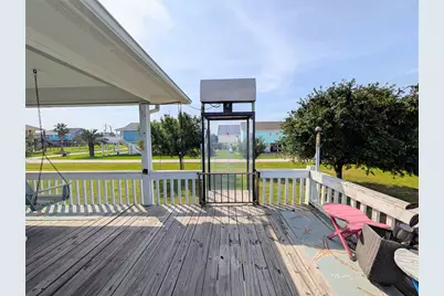 942 Surfview, Crystal Beach, TX 77650 - Photo 12