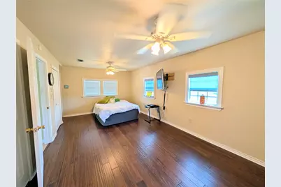 942 Surfview, Crystal Beach, TX 77650 - Photo 22