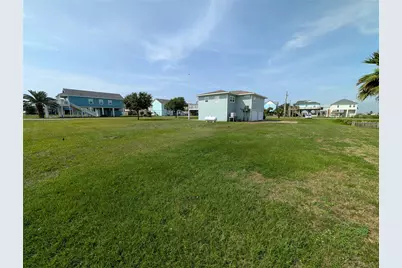 942 Surfview, Crystal Beach, TX 77650 - Photo 8