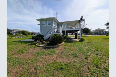 942 Surfview, Crystal Beach, TX 77650 - Photo 6