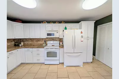 942 Surfview, Crystal Beach, TX 77650 - Photo 18