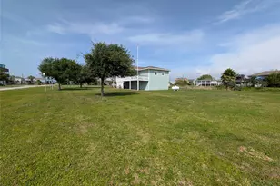 942 Surfview, Crystal Beach, TX 77650 - Photo 4