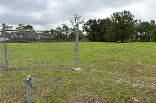 330 Victoria Dr, Houston, TX 77022 - Photo 2