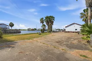 1500 Blue Water Dr, Freeport, TX 77541 - Photo 22