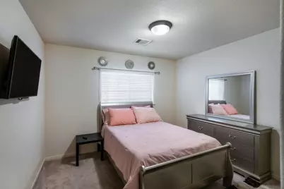 3210 Clearview Circle, Houston, TX 77025 - Photo 32