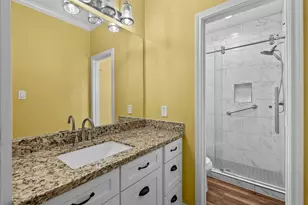 607 Oak St, Anahuac, TX 77514 - Photo 30