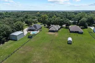 607 Oak St, Anahuac, TX 77514 - Photo 32