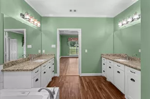 607 Oak St, Anahuac, TX 77514 - Photo 22
