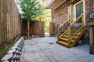 1611 W 23rd St, Houston, TX 77008 - Photo 2